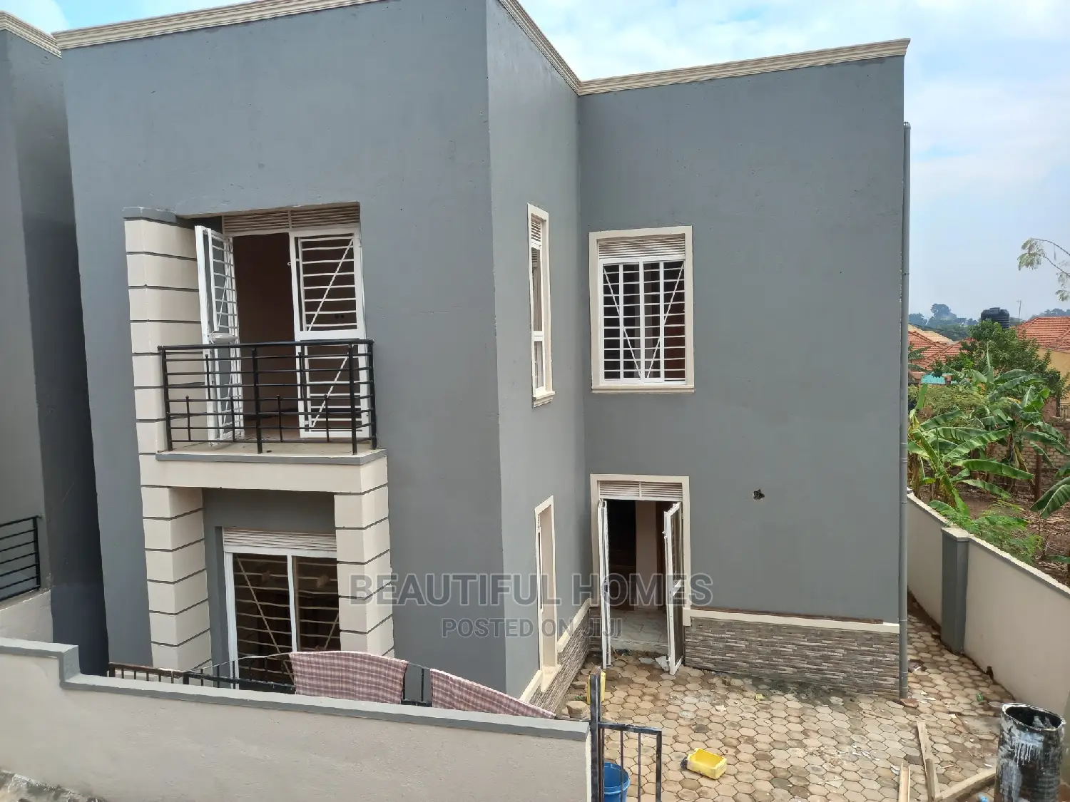 Furnished 4bdrm Townhouse/Terrace in Kira Tarmacked for Sale in Kira
