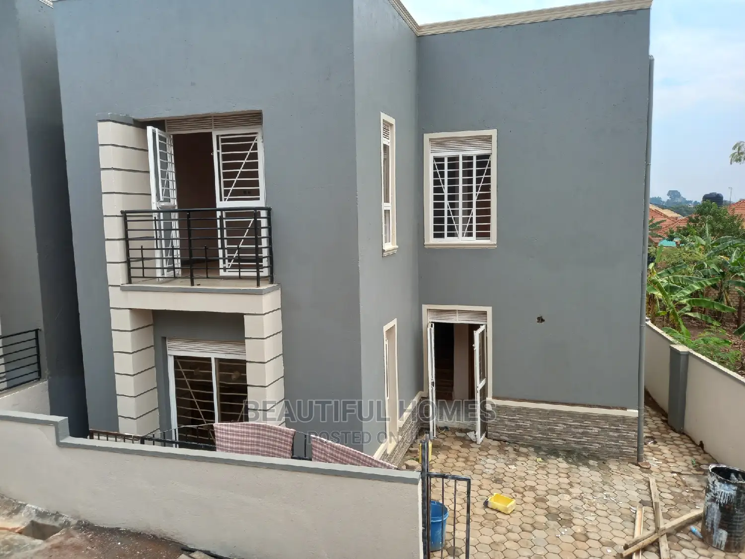 Furnished 4bdrm Townhouse/Terrace in Kira Tarmacked for Sale in Kira