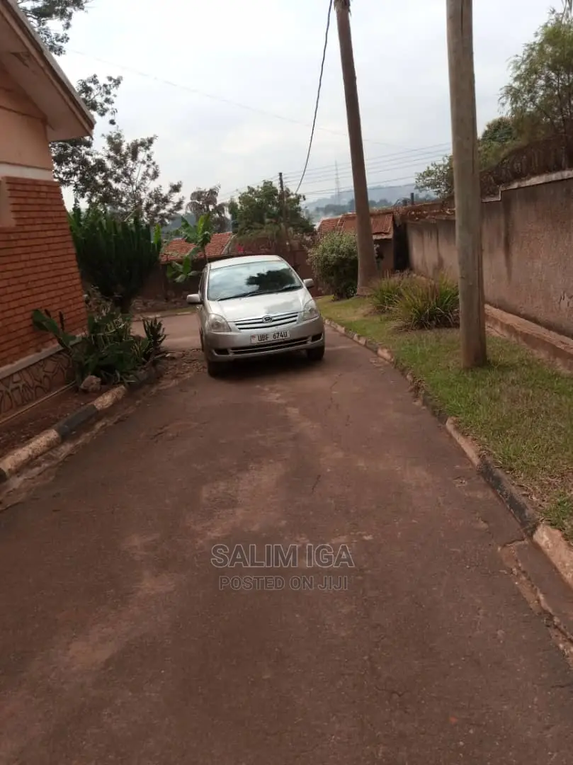 5bdrm Bungalow in Kololo Property, Central Division for Rent in Central Division