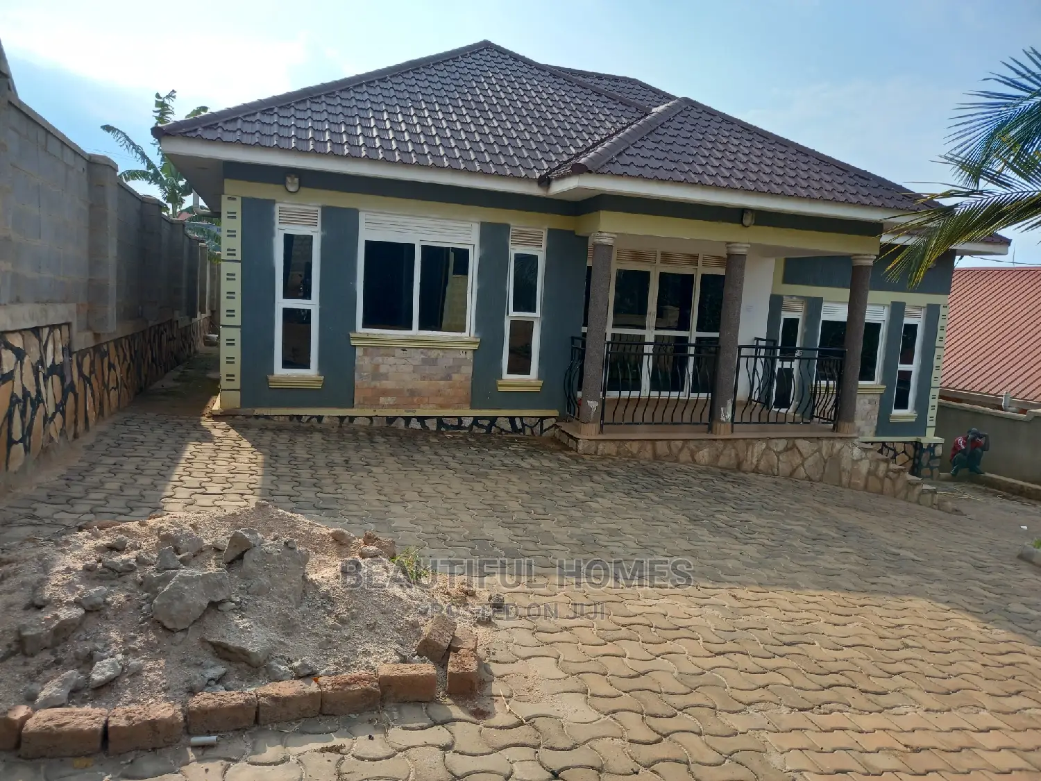 Furnished 3bdrm House in Kira, Central Division for Sale in Central Division