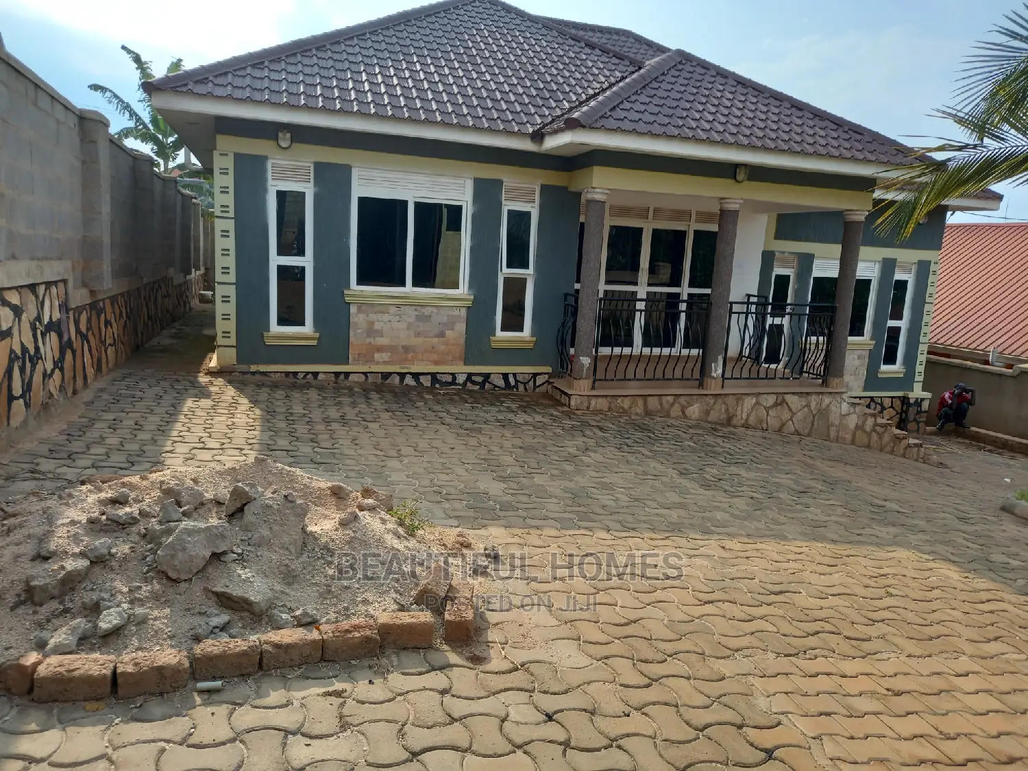 Furnished 3bdrm House in Kira, Central Division for Sale in Central Division