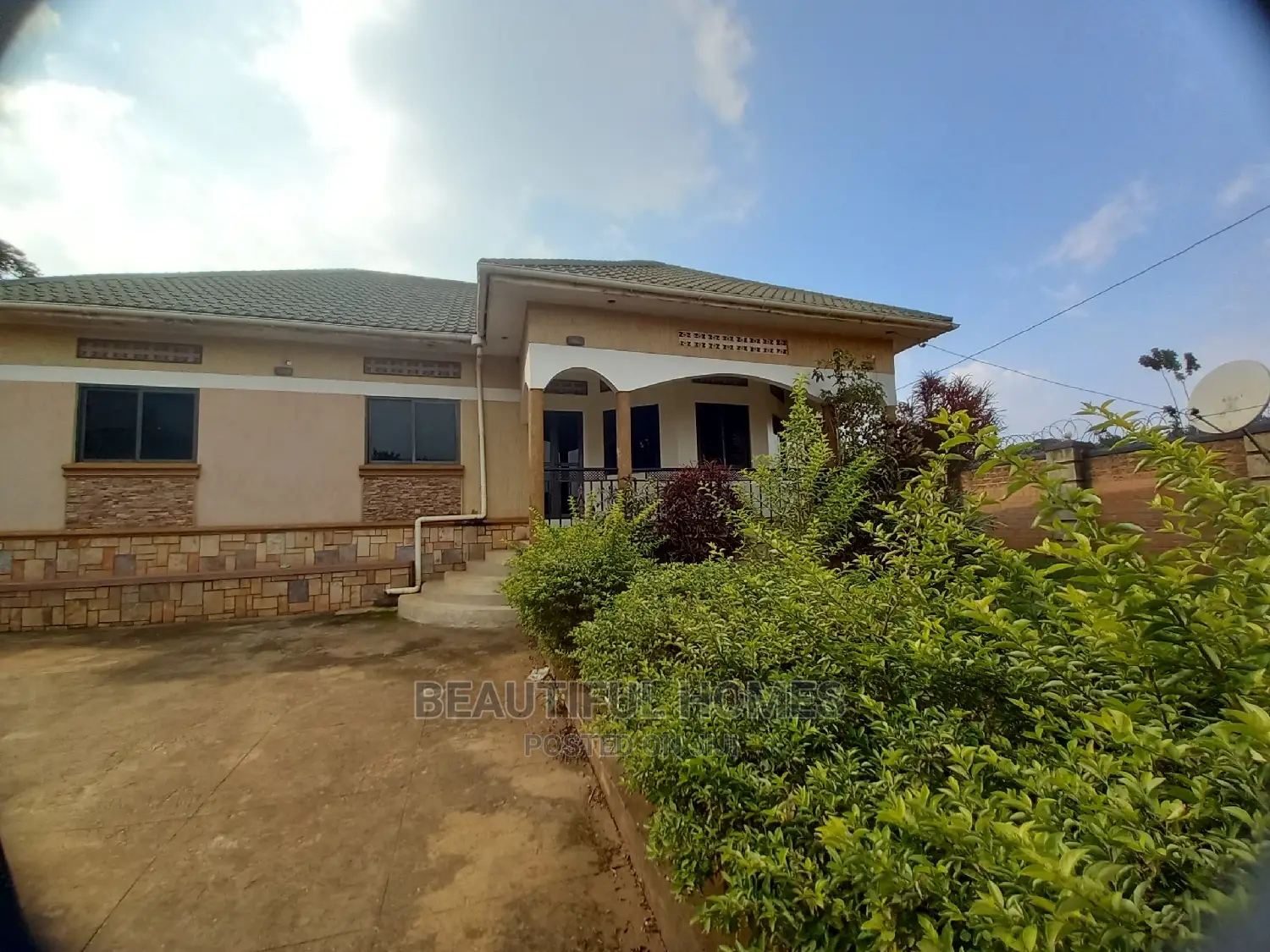 Furnished 4bdrm House in Kira Corporate for Sale in Kira