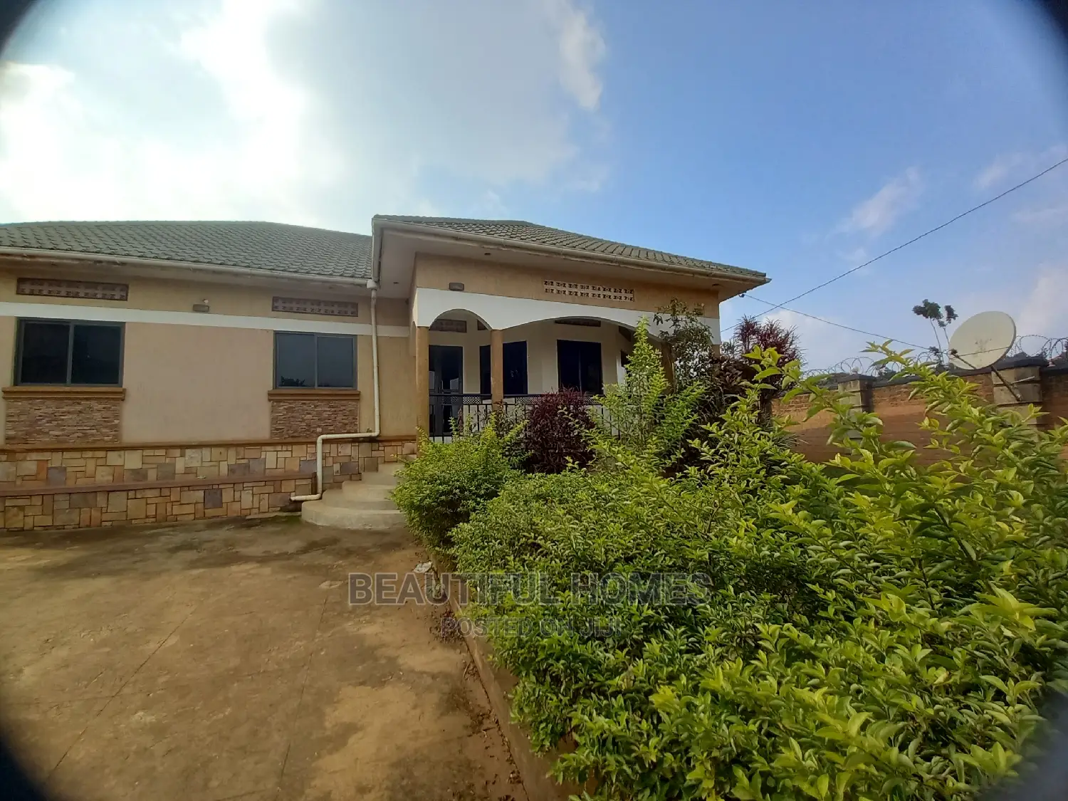 Furnished 4bdrm House in Kira Corporate for Sale in Kira