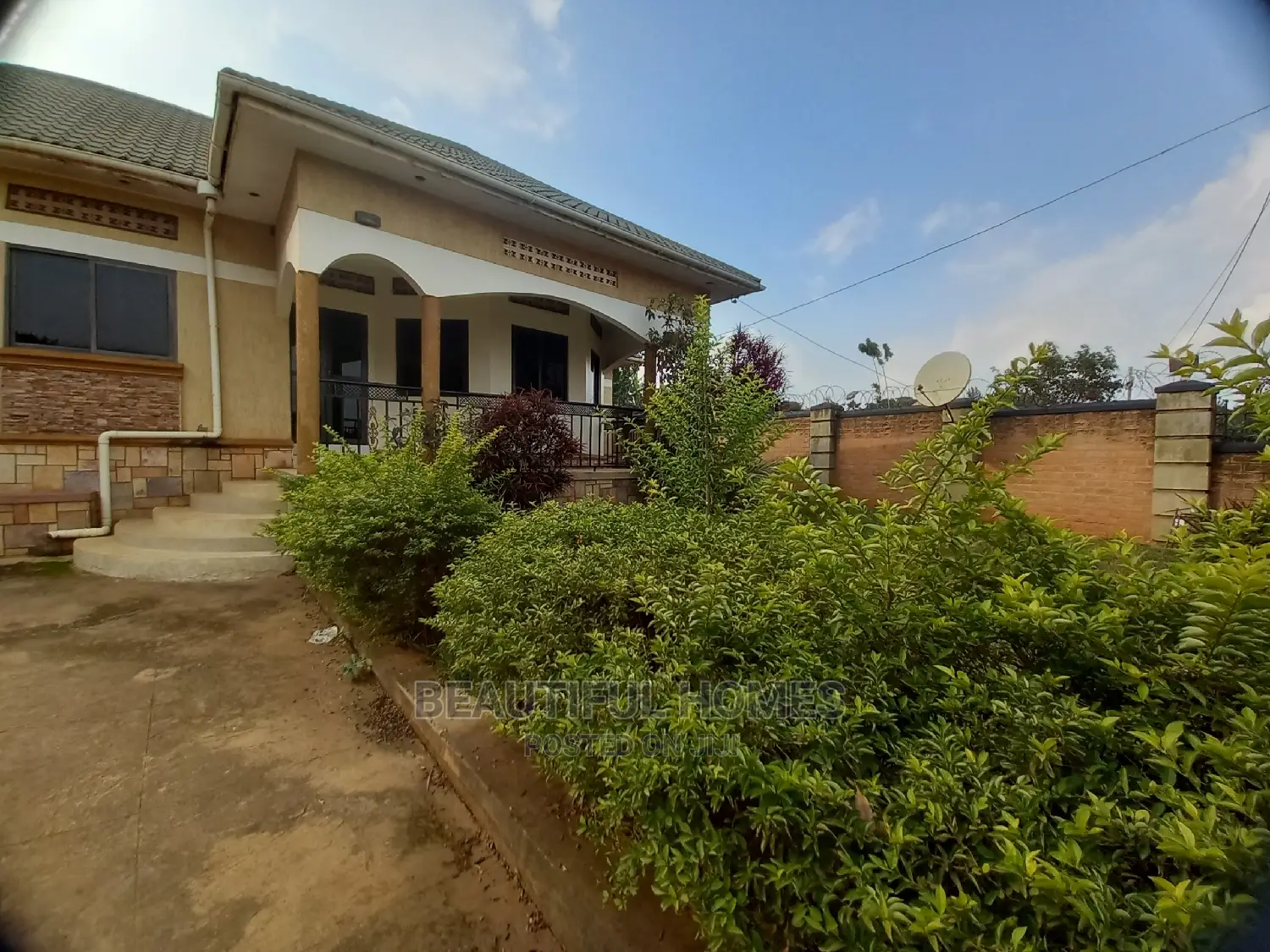 Furnished 4bdrm House in Kira Corporate for Sale in Kira