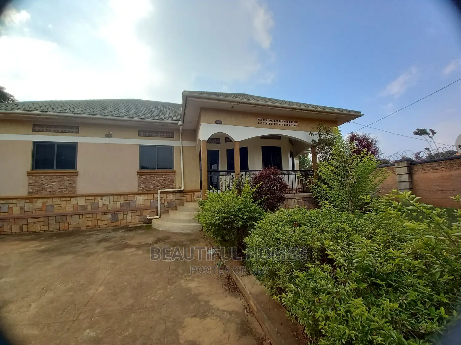 Furnished 4bdrm House in Kira Corporate for Sale in Kira