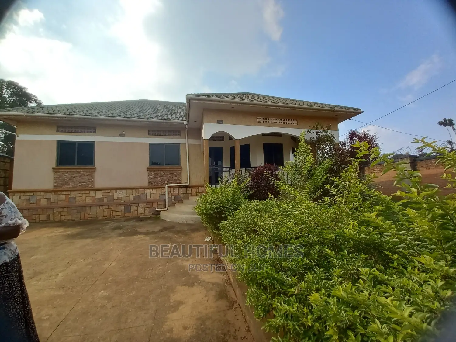 Furnished 4bdrm House in Kira Corporate for Sale in Kira