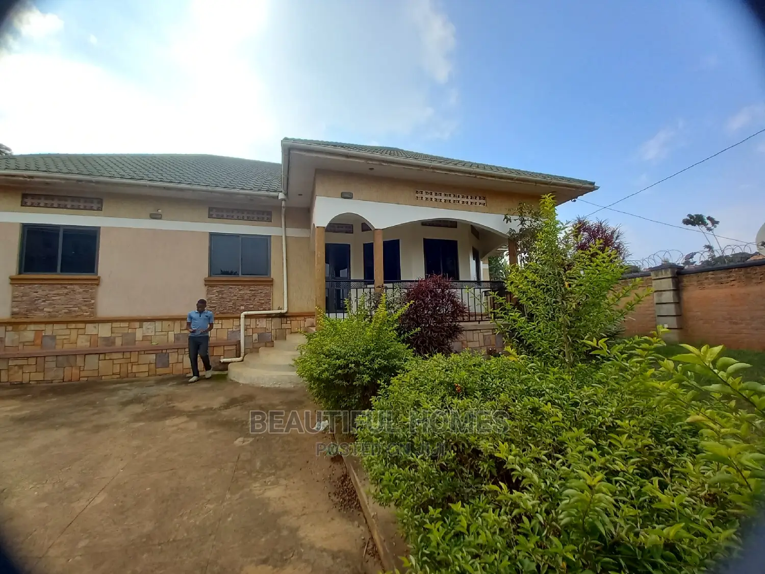 Furnished 3bdrm House in Kira Organised for Sale in Kira