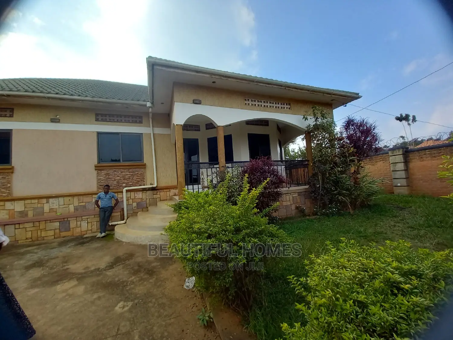 Furnished 3bdrm House in Kira Organised for Sale in Kira
