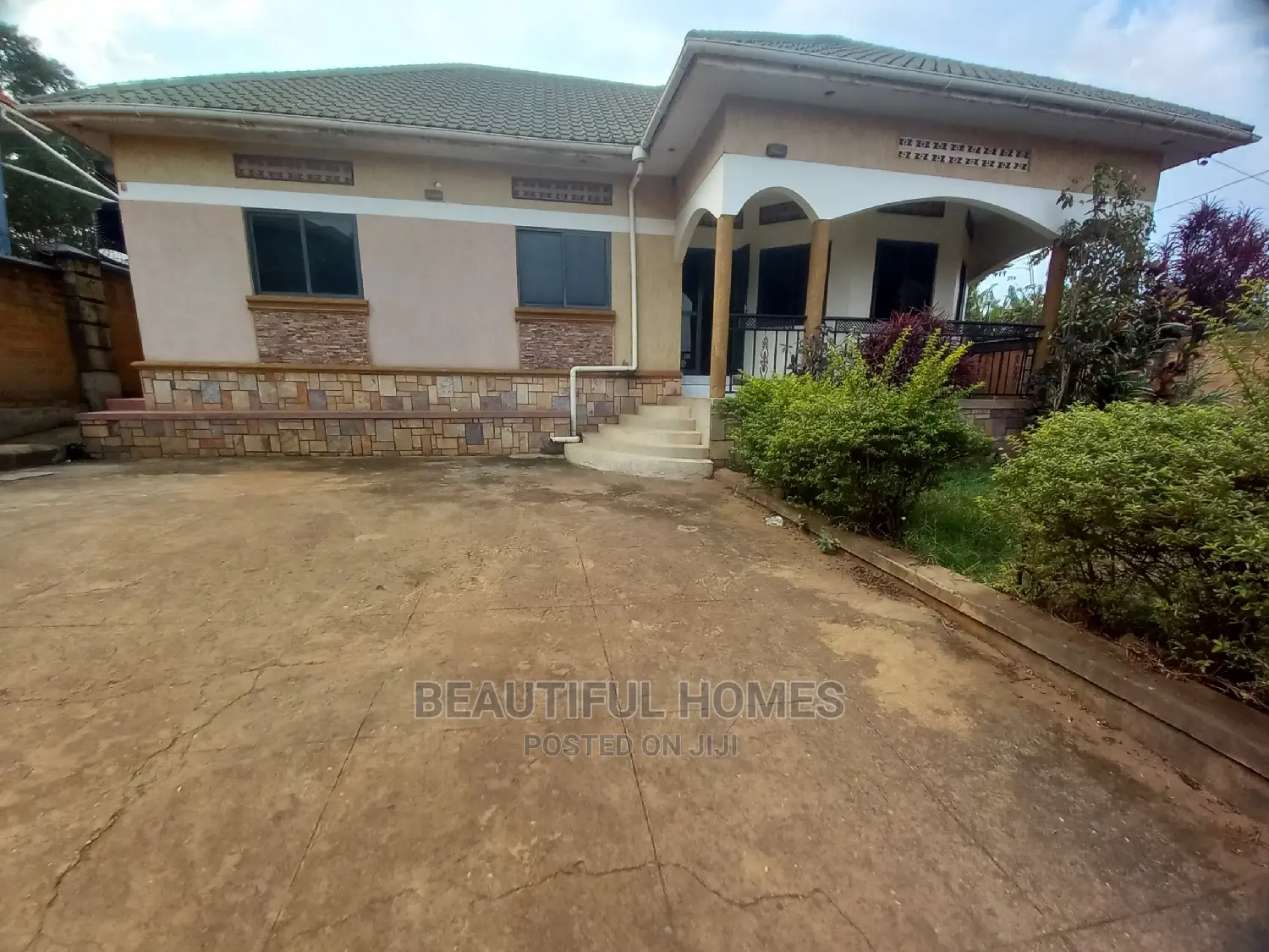 Furnished 3bdrm Bungalow in Kira for Sale in Kira