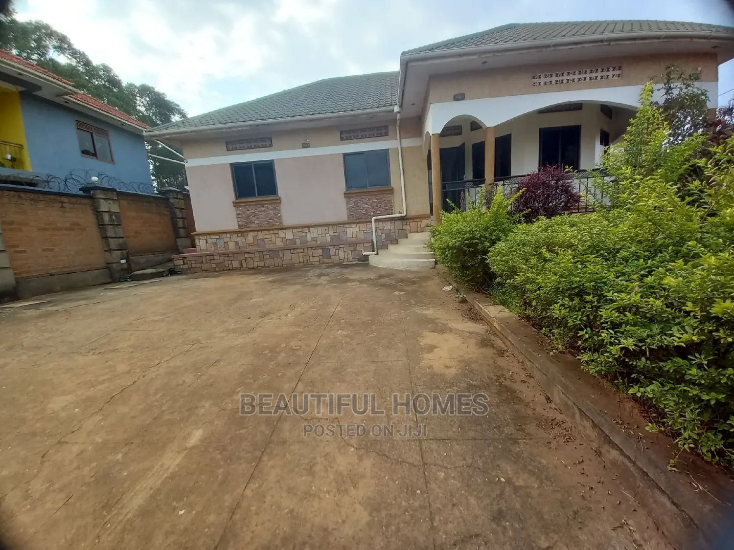 Furnished 4bdrm Bungalow in Kira Corporates for Sale in Kira