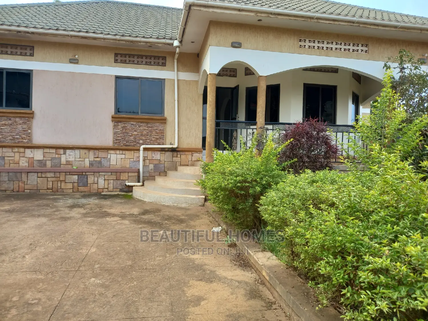 Furnished 4bdrm Bungalow in Kira Corporates for Sale in Kira