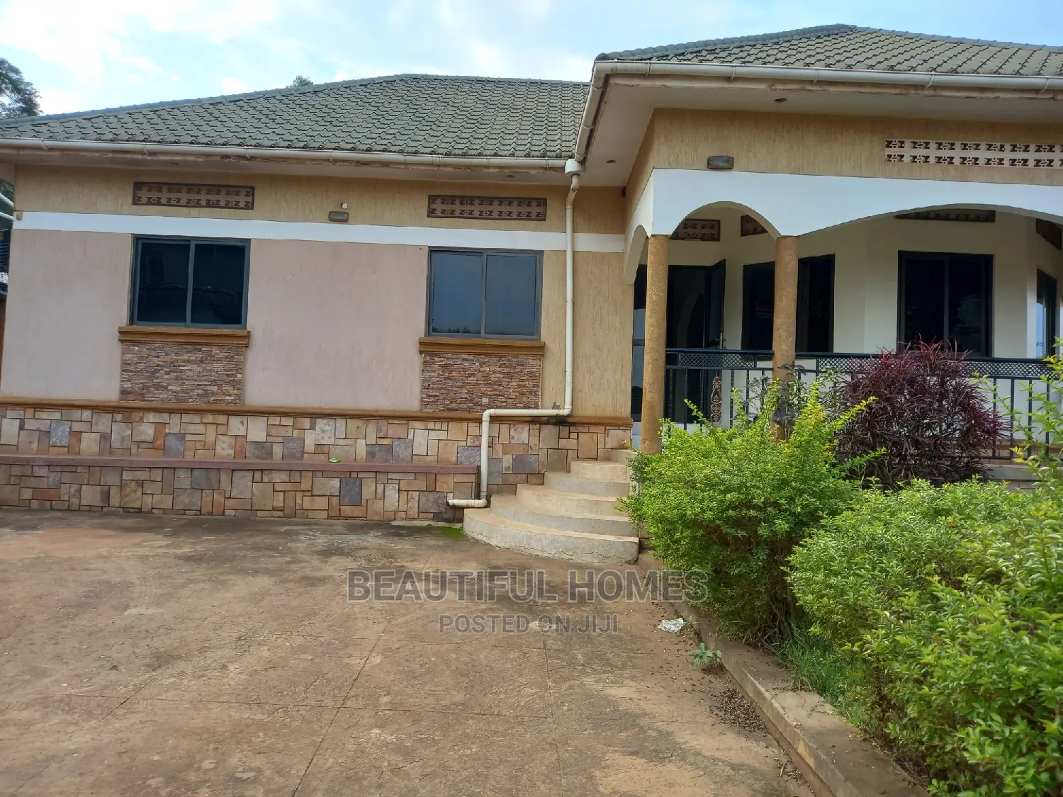 Furnished 4bdrm Bungalow in Kira Corporates for Sale in Kira