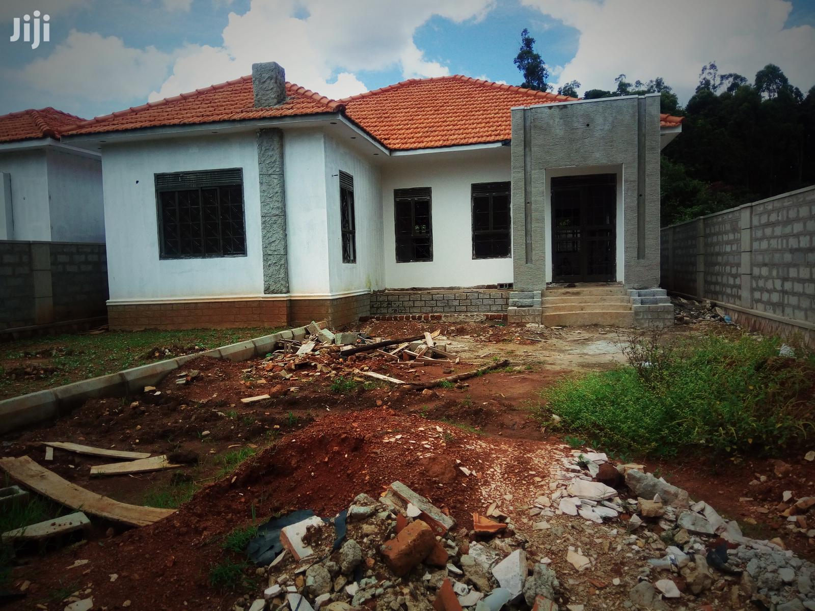 Kira Mamerito Road Beauty On Sell in Kampala