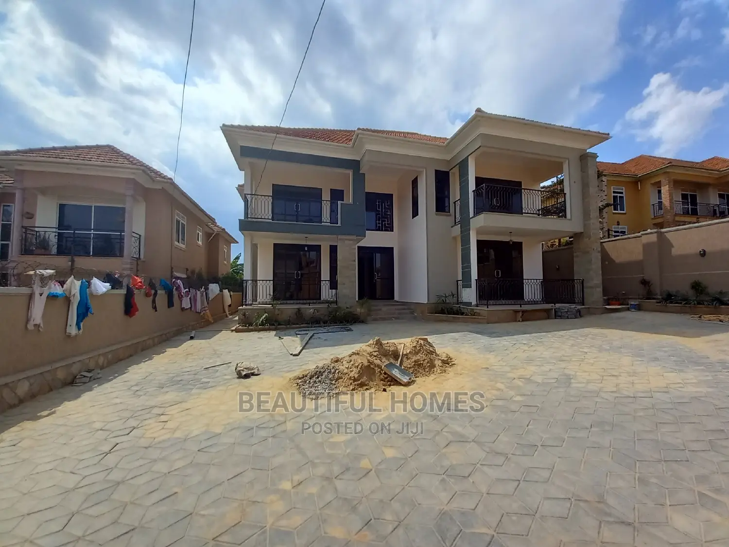 Furnished 6bdrm Mansion in Kira Corporate for Sale in Kira