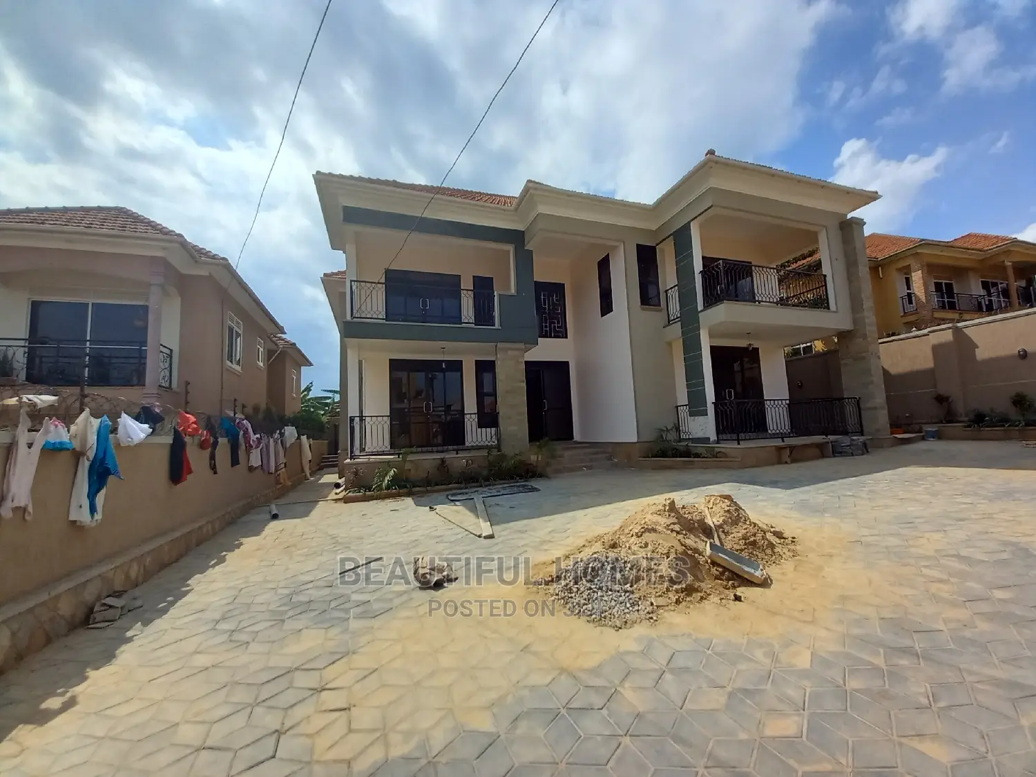 Furnished 6bdrm Mansion in Kira Corporate for Sale in Kira
