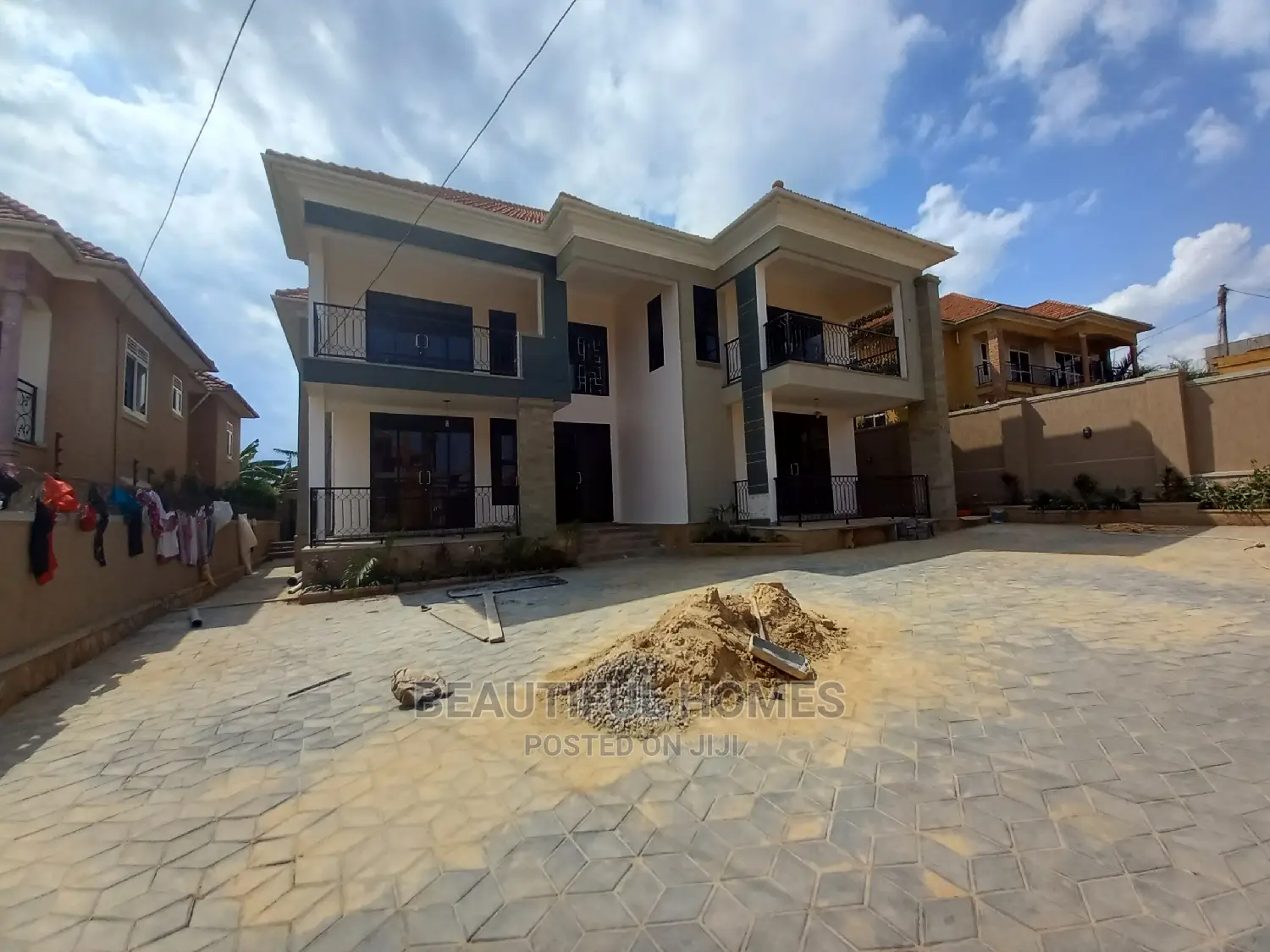 Furnished 6bdrm Mansion in Kira Corporate for Sale in Kira
