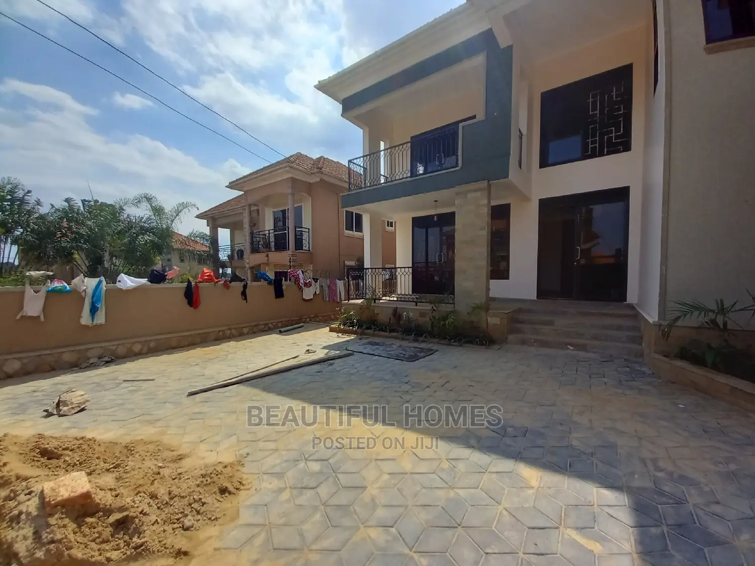Furnished 6bdrm Mansion in Kira Corporate for Sale in Kira