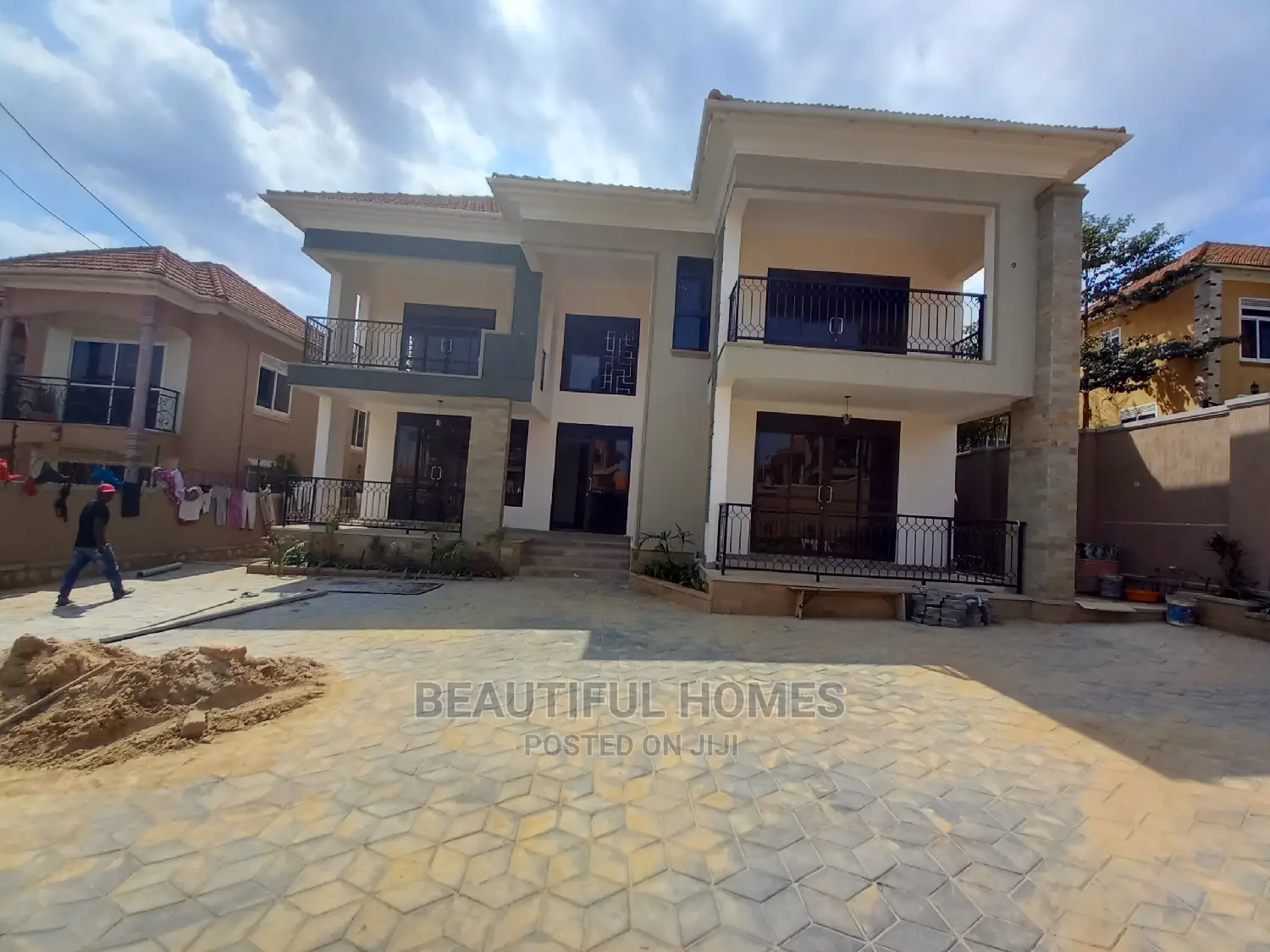 Furnished 6bdrm Mansion in Kira High End for Sale in Kira