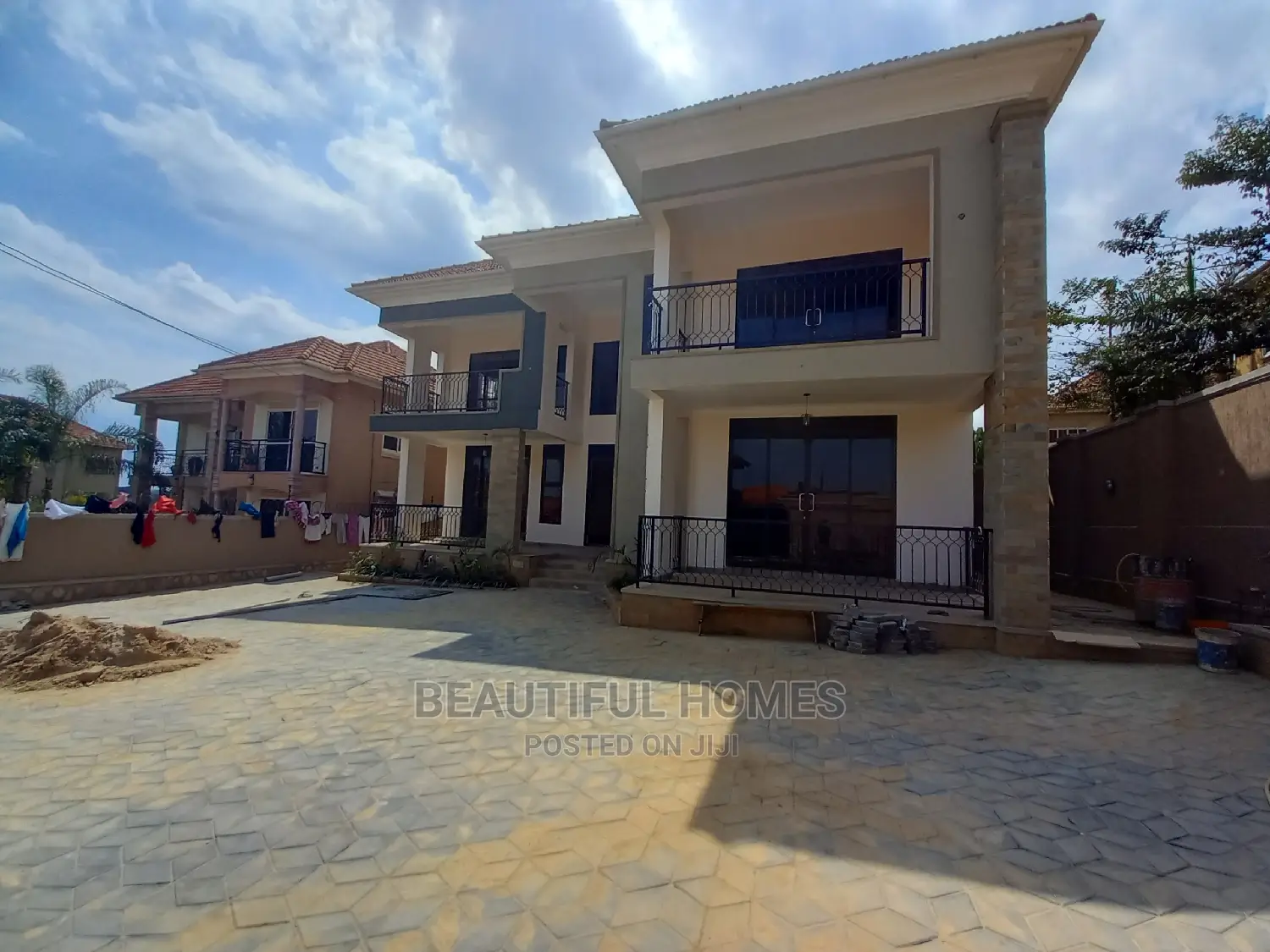 Furnished 6bdrm Mansion in Kira Richer for Sale in Kira