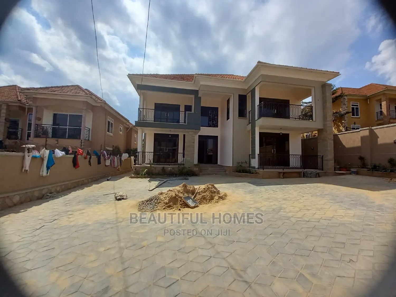 Furnished 6bdrm Mansion in Kira Richer for Sale in Kira