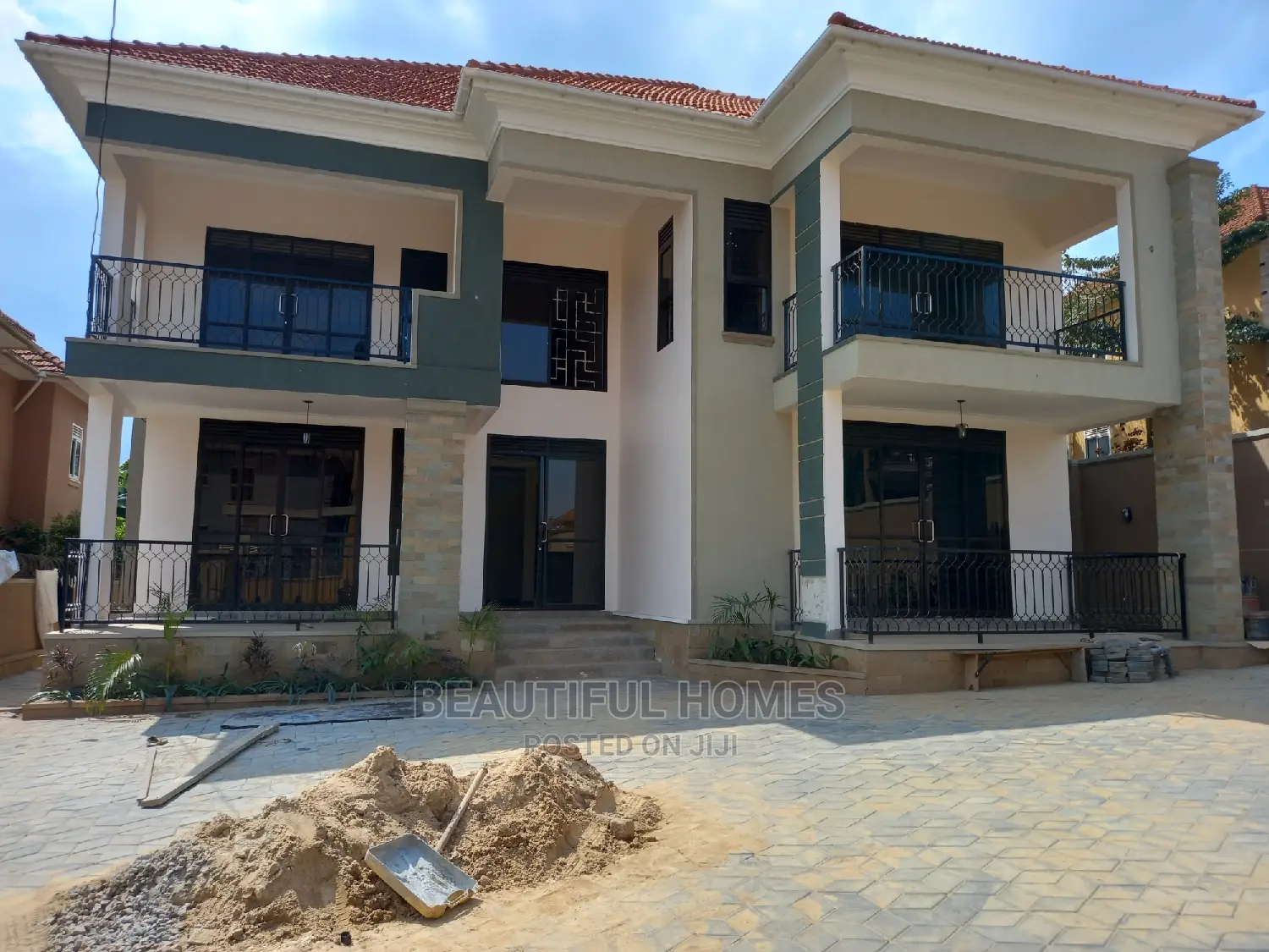 Furnished 6bdrm Mansion in Kira Richer for Sale in Kira