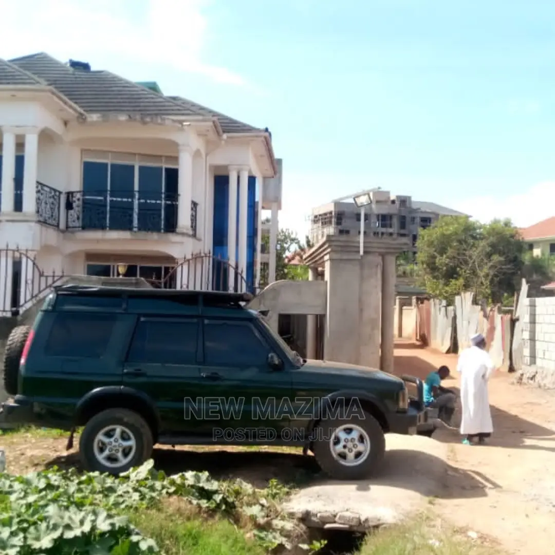 4bdrm House in Bunga Kawuku, Central Division for Sale in Central Division