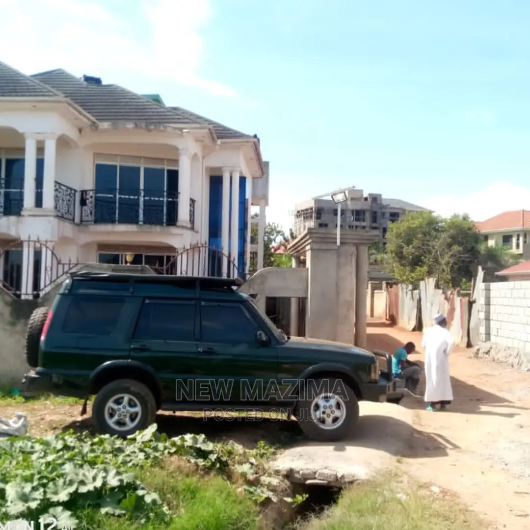 4bdrm House in Bunga Kawuku, Central Division for Sale in Central Division