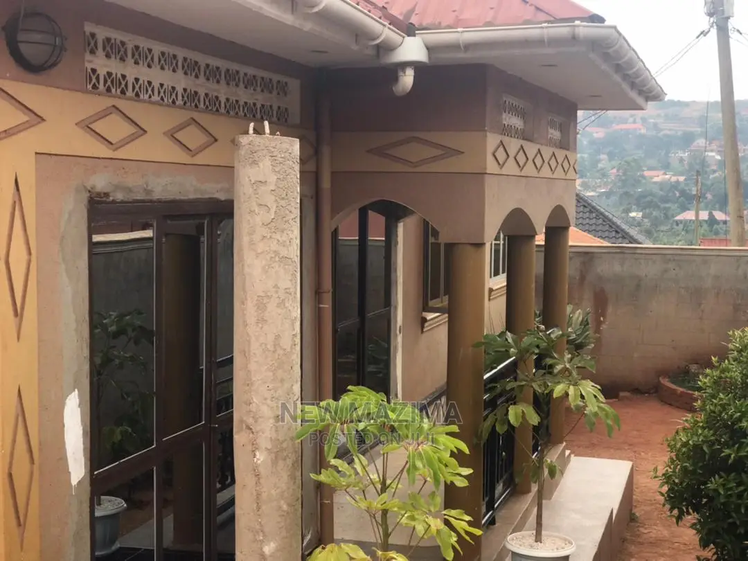3bdrm Bungalow in Seguku Ntebe Rd, Central Division for sale in Central Division