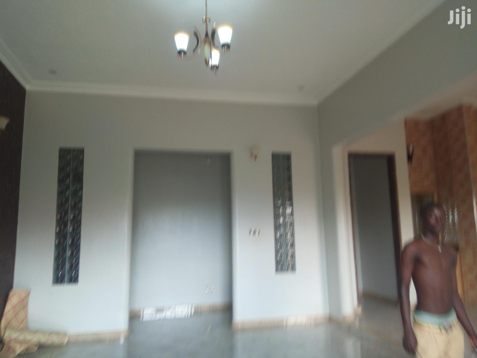 Kira Mamerito Road Beauty On Sell in Kampala