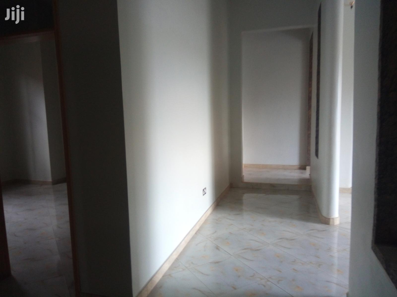 Kira Mamerito Road Beauty On Sell in Kampala
