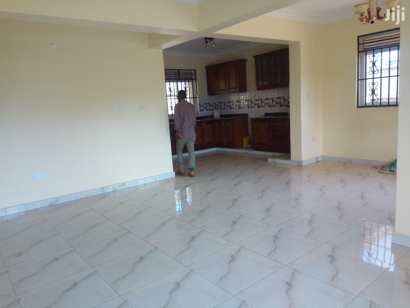 Kira Mamerito Road Beauty On Sell in Kampala