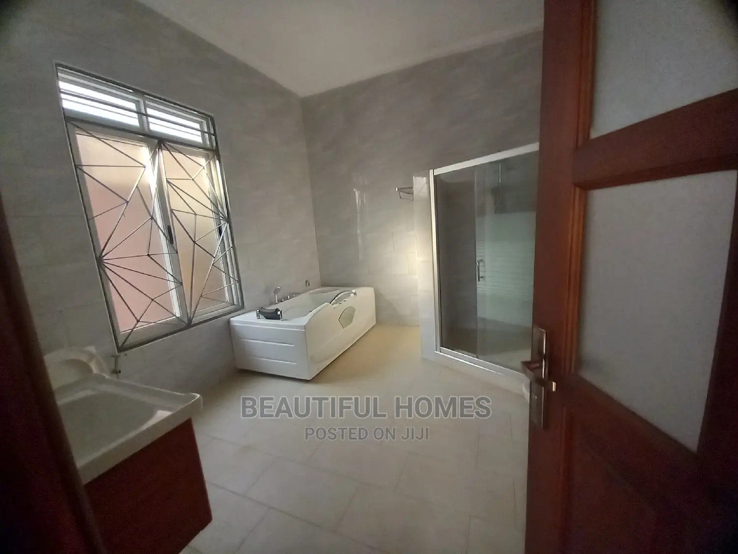 Furnished 6bdrm Mansion in Kira Posh for Sale in Kira