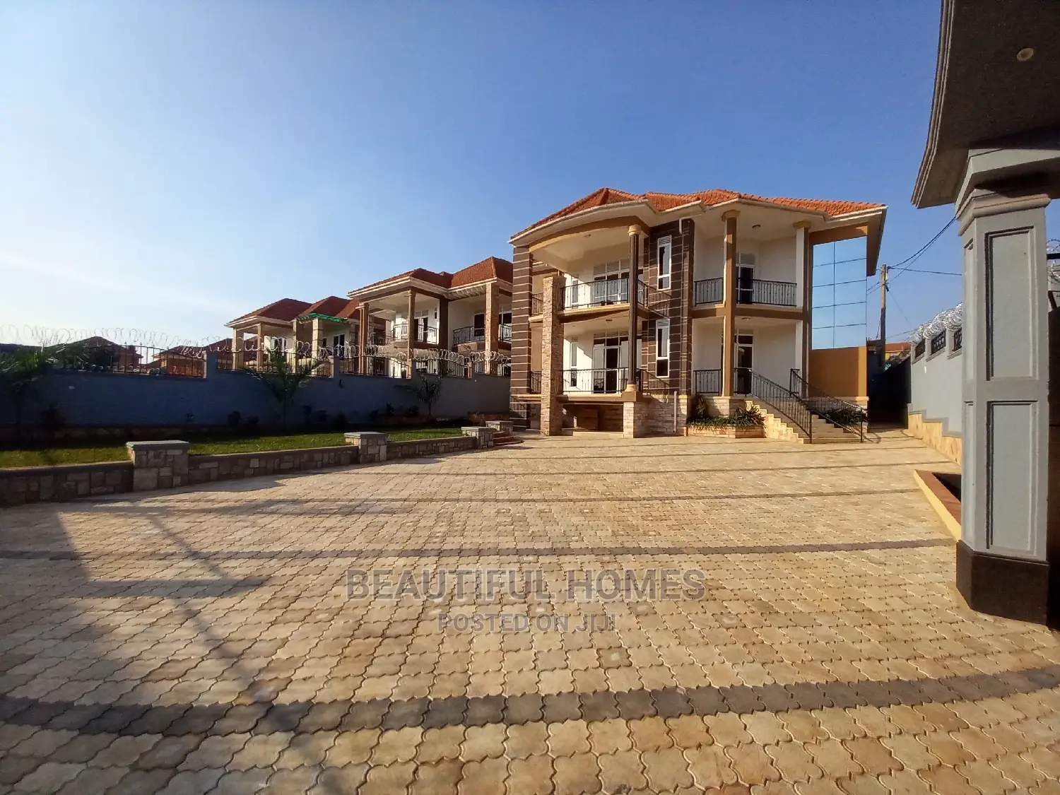 Furnished 6bdrm Mansion in Kira Tarmacked for Sale in Kira