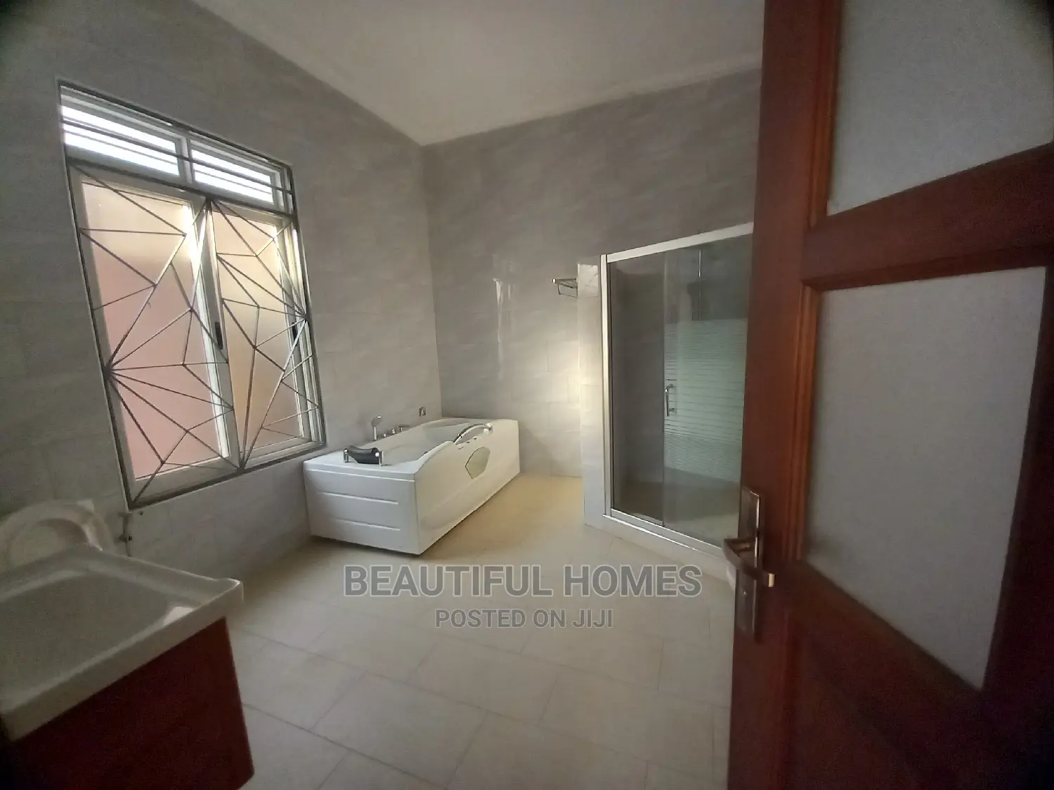 Furnished 6bdrm Mansion in Kira Tarmacked for Sale in Kira