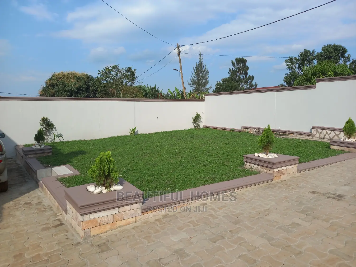 Furnished 4bdrm House in Kira Corporate for Sale in Kira