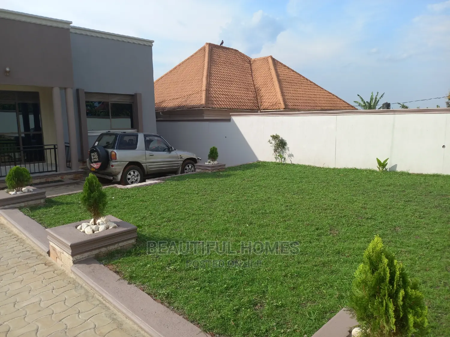 Furnished 4bdrm House in Kira Corporate for Sale in Kira