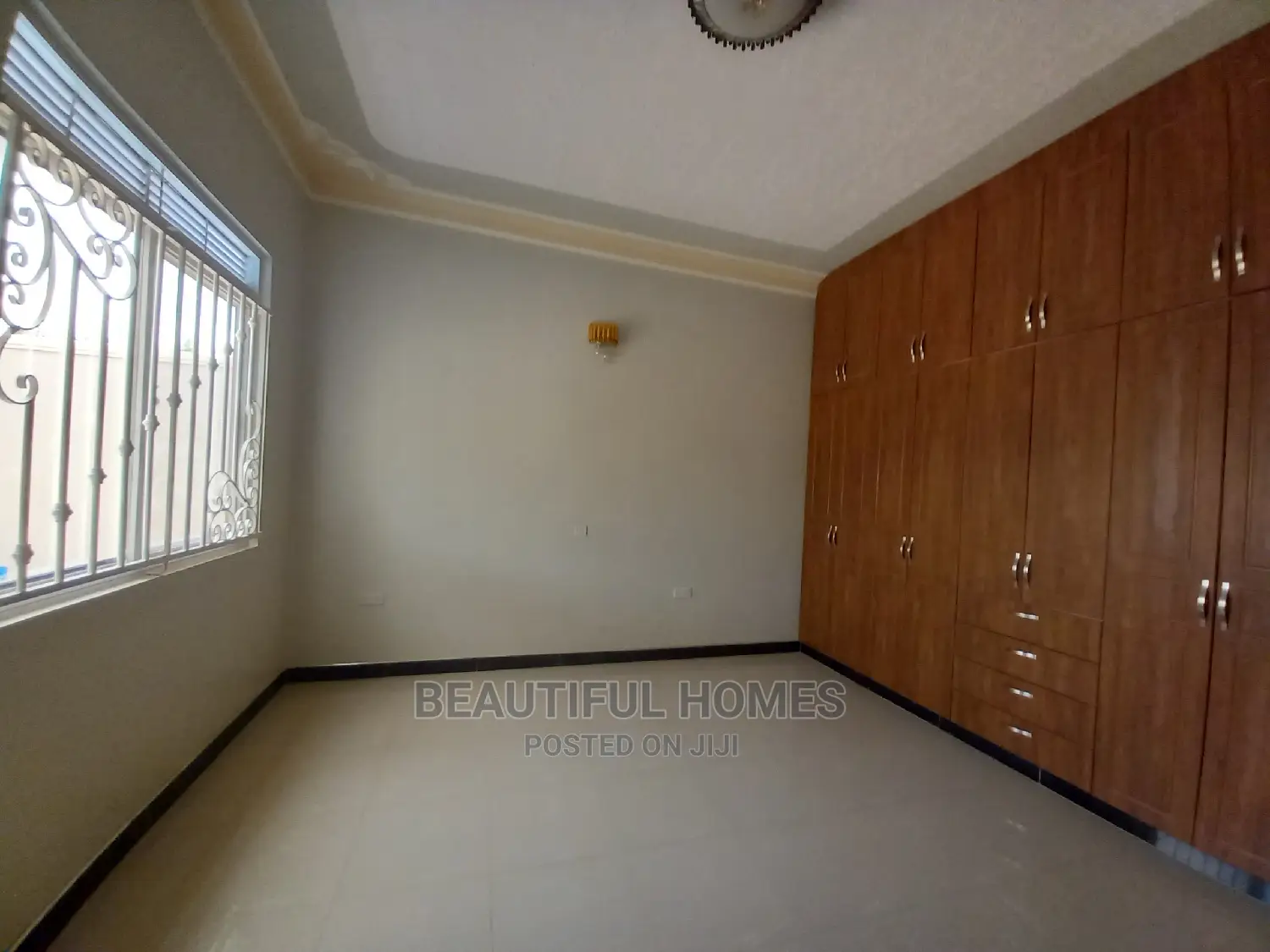 Furnished 4bdrm Bungalow in Kira Corporate for Sale in Kira