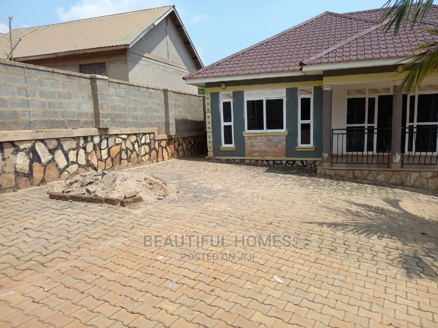 Furnished 3bdrm House in Kira Organised for Sale in Kira