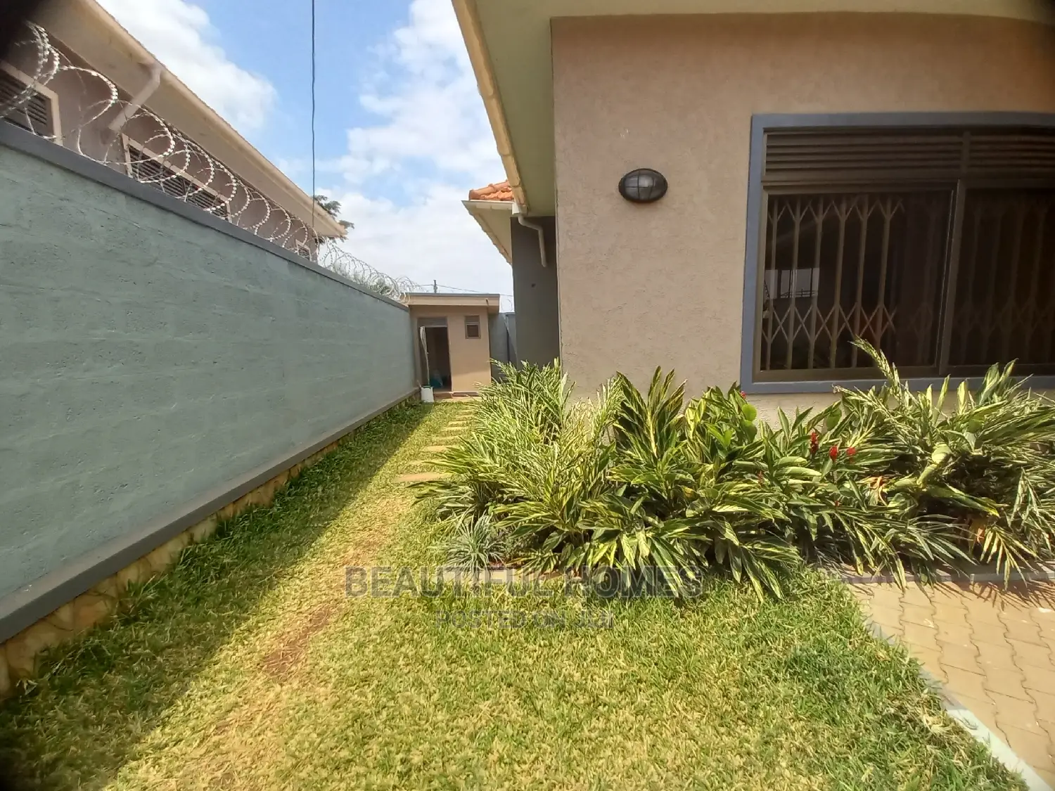 Furnished 4bdrm Bungalow in Kyanja Corporate, Central Division in Central Division
