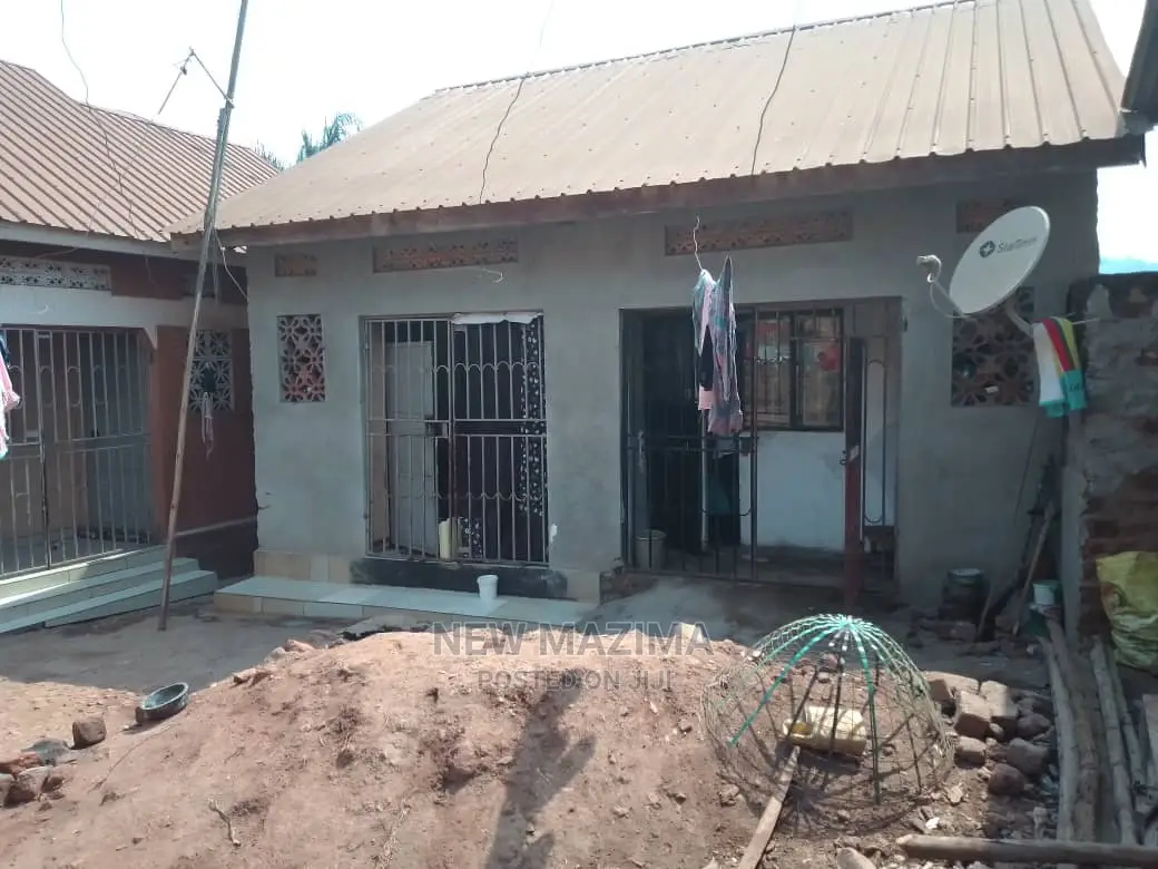 6bdrm House in Salaama, Central Division for Sale in Central Division