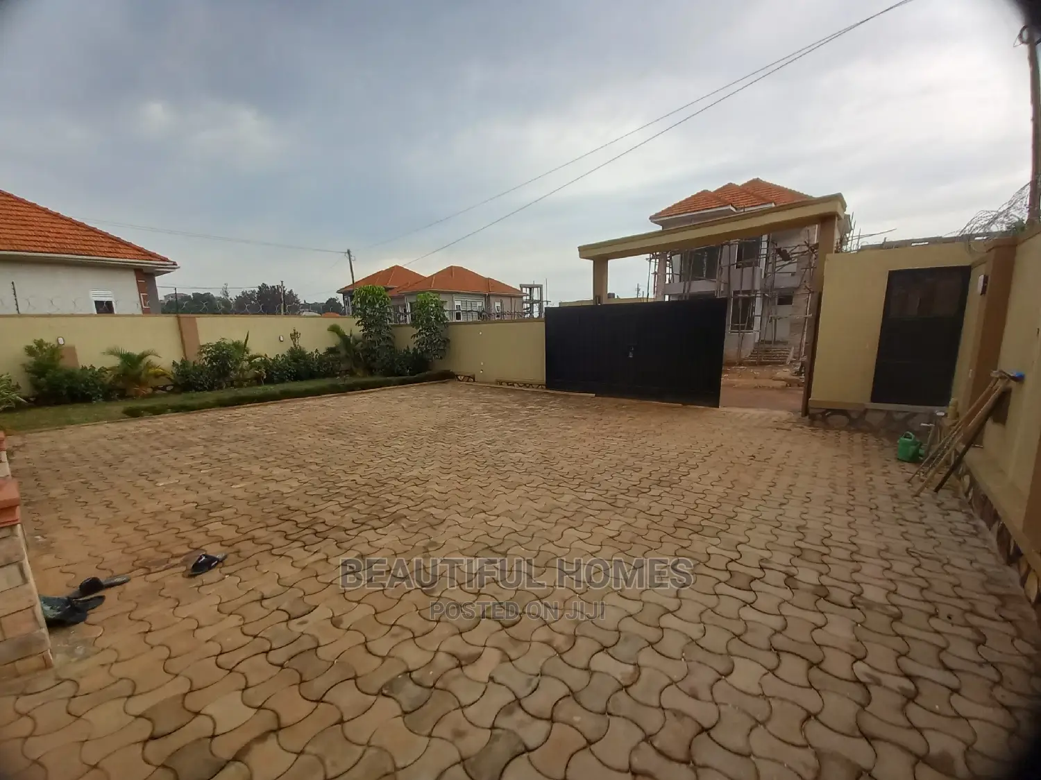Furnished 4bdrm Bungalow in Kira Posh for Sale in Kira