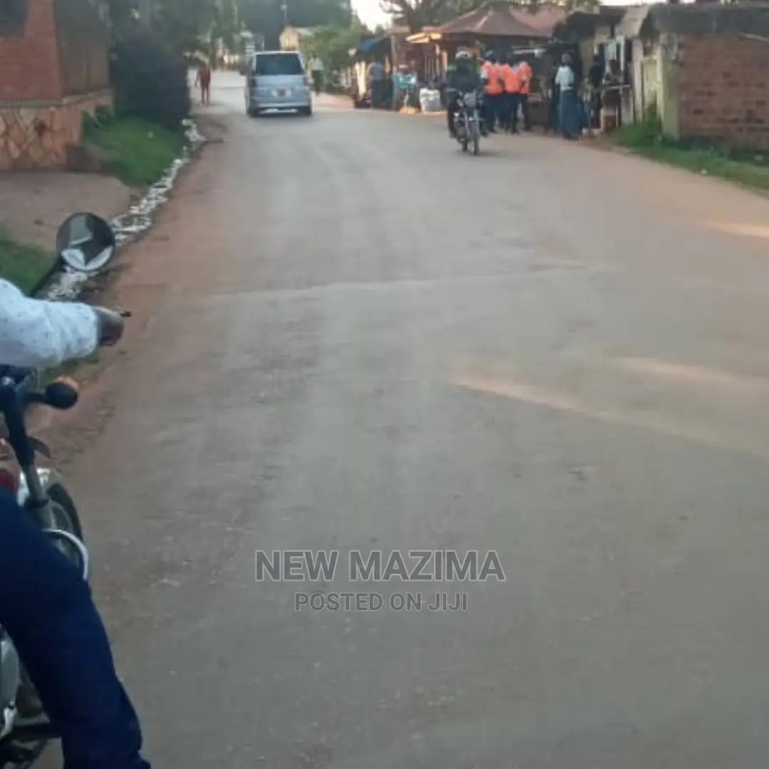 Half Acre Measurig Direct From Tarmac Sale Zana Near Movit in Central Division