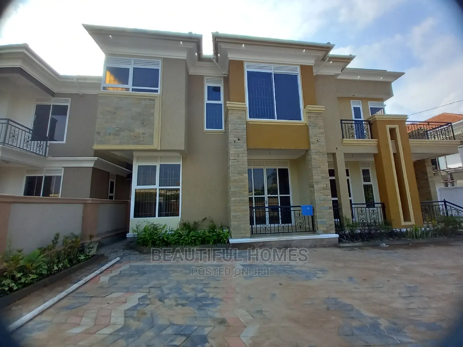 Furnished 6bdrm Mansion in Kyanja Tarmacked, Central Division for Sale in Central Division