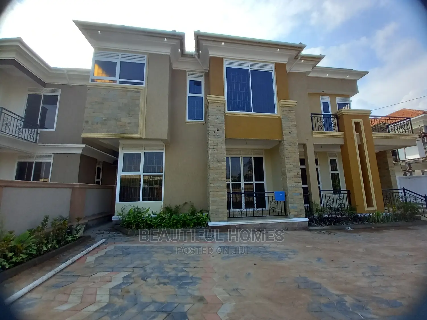 Furnished 6bdrm Mansion in Kyanja Tarmacked, Central Division for Sale in Central Division