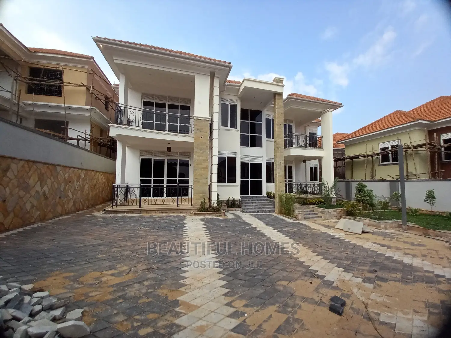 Furnished 6bdrm House in Kyanja Splendid, Central Division for Sale in Central Division
