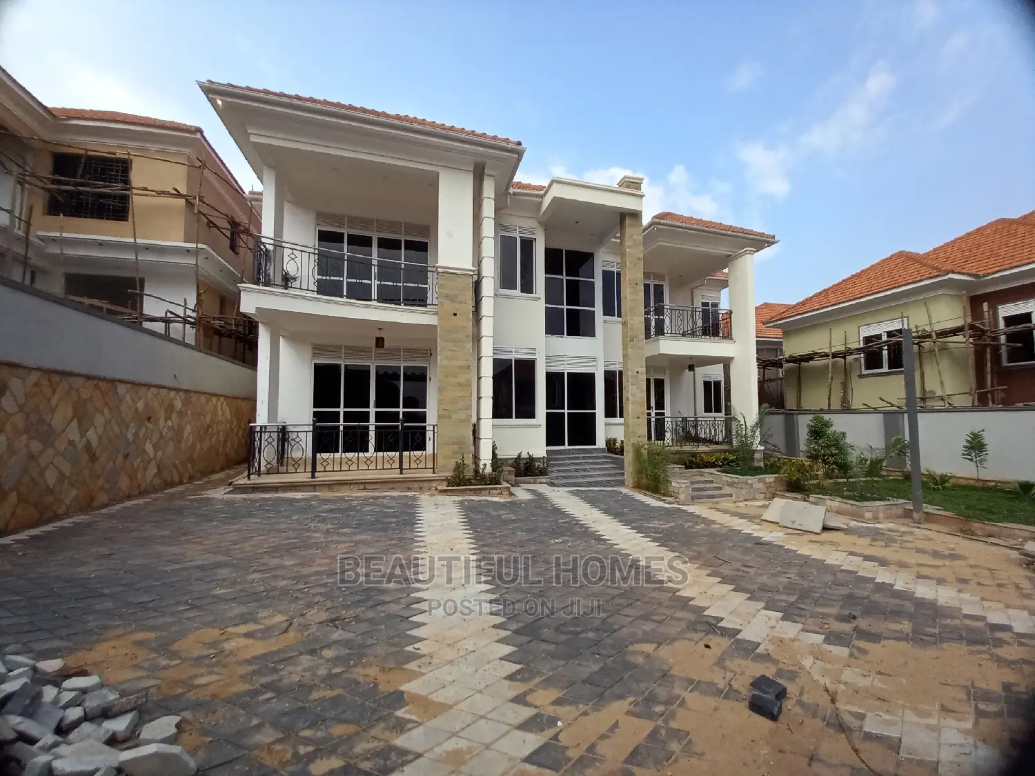 Furnished 6bdrm Mansion in Kyanja Tarmacked, Central Division for Sale in Central Division