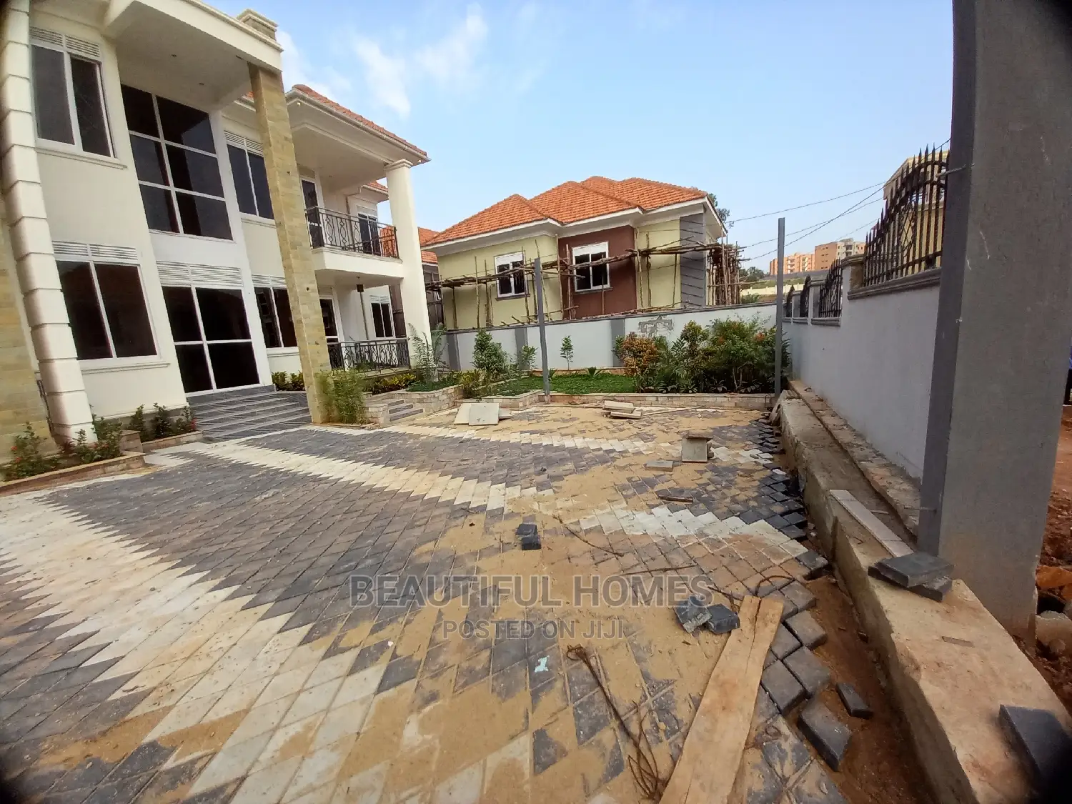 Furnished 6bdrm Mansion in Kyanja Tarmacked, Central Division for Sale in Central Division