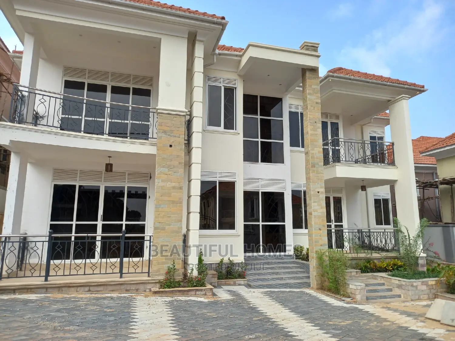 Furnished 6bdrm Mansion in Kyanja Tarmacked, Central Division for Sale in Central Division
