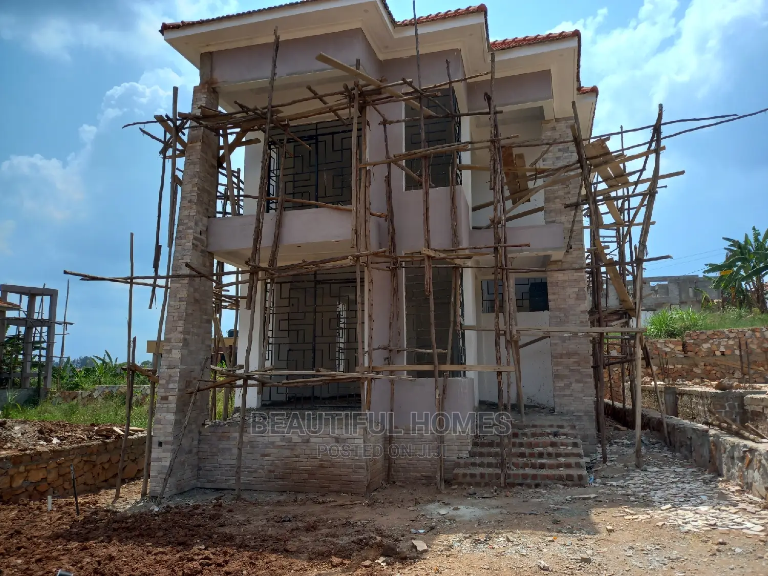 Furnished 4bdrm Duplex in Kira Mamerito Road, Central Division in Central Division