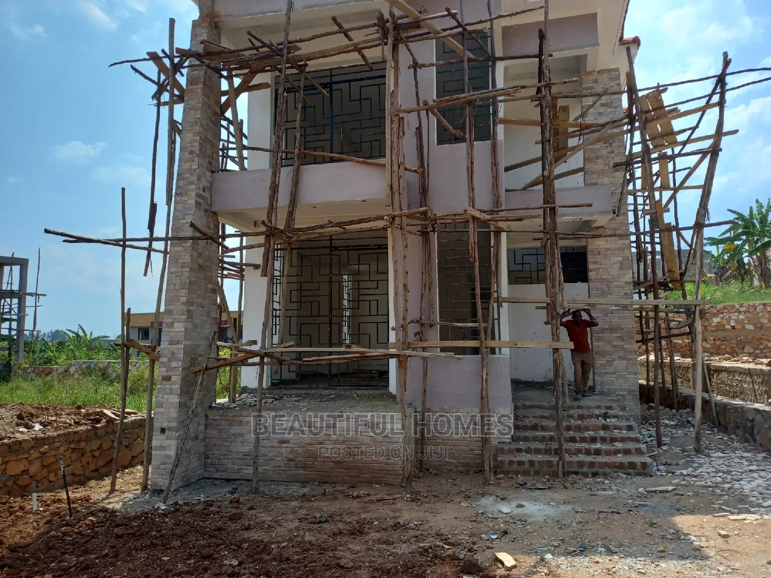 Furnished 4bdrm Mansion in Kira Corporate for Sale in Kira